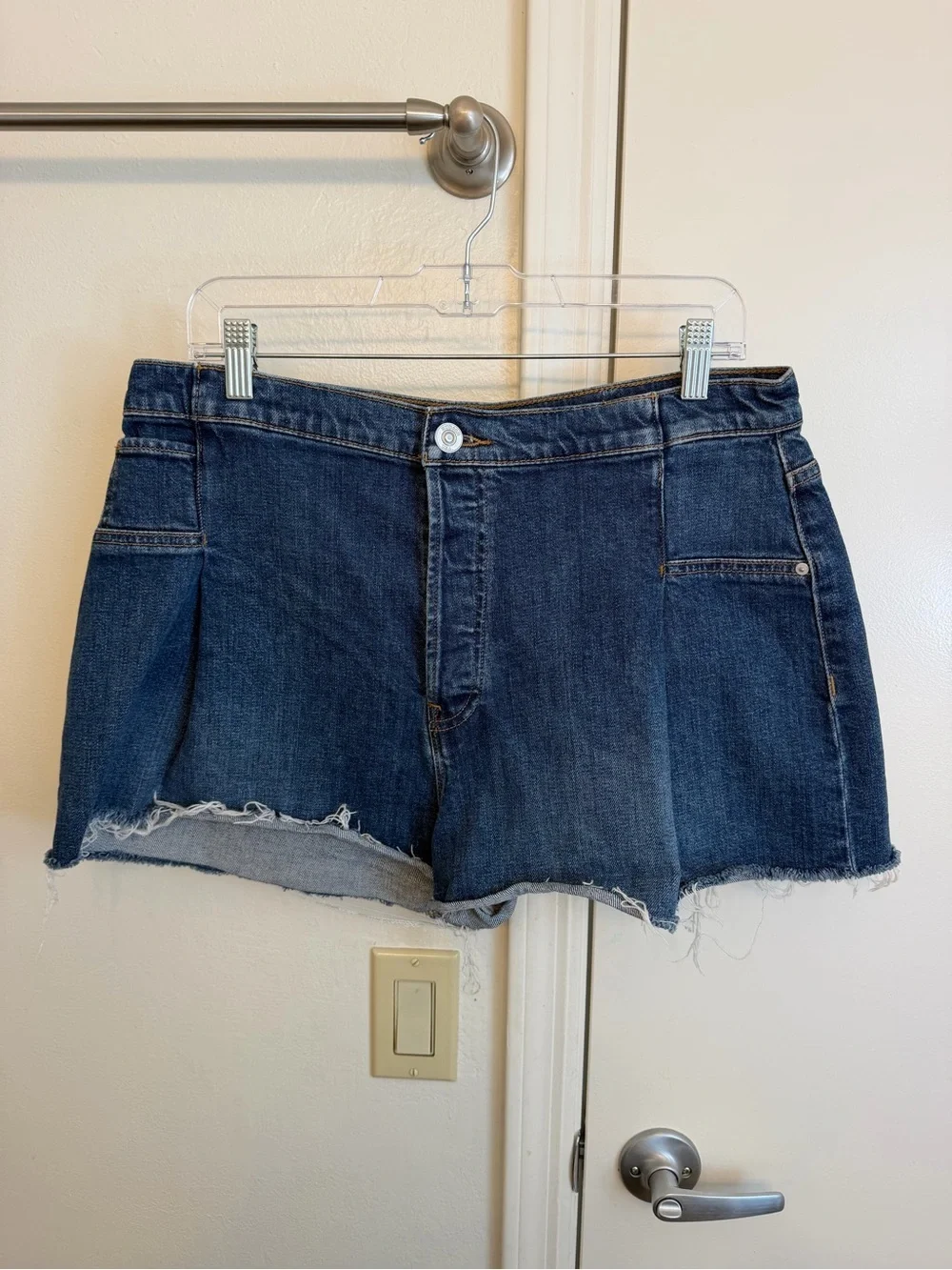 Hudson Jeans Eva Denim Shorts Dark Wash Button Fly Size 31